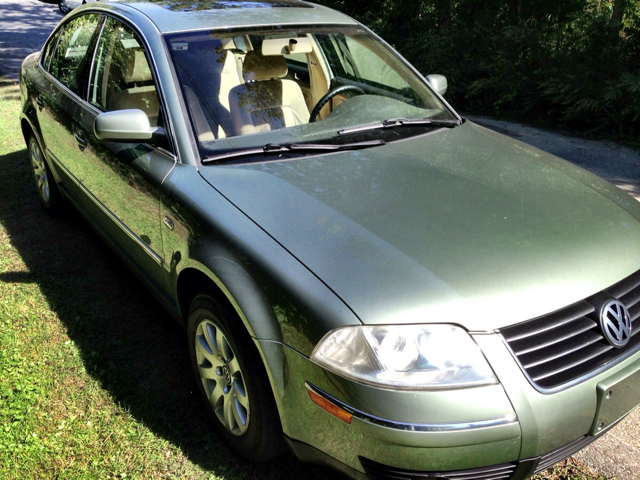 2002 Volkswagen Passat FWD 4dr Sport