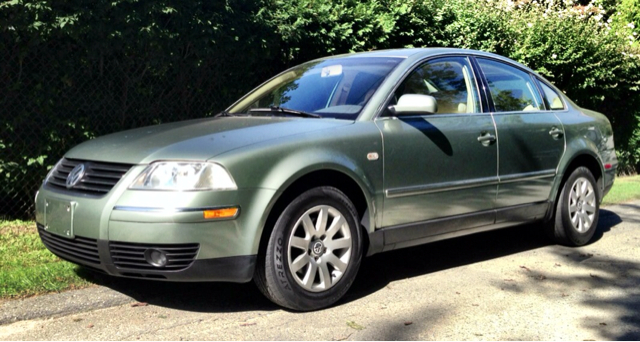 2002 Volkswagen Passat FWD 4dr Sport