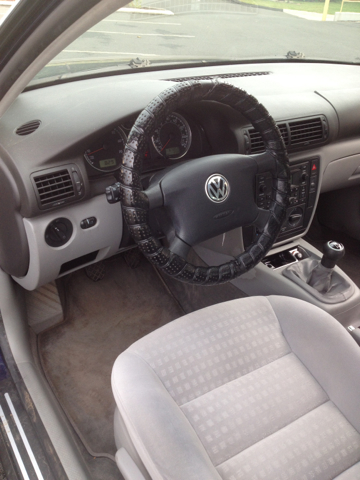 2002 Volkswagen Passat FWD 4dr Sport