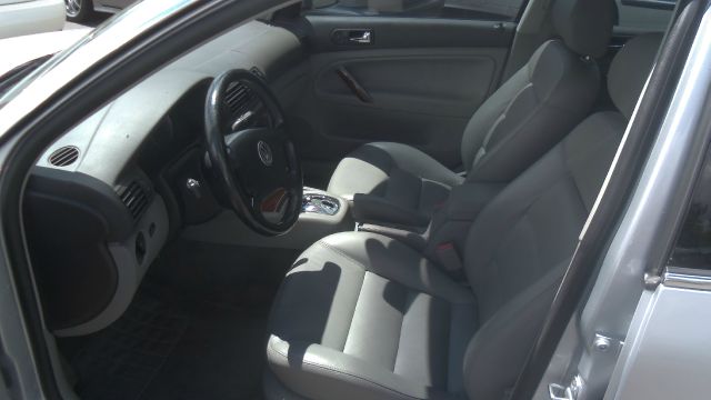2002 Volkswagen Passat LS W/leather Seats