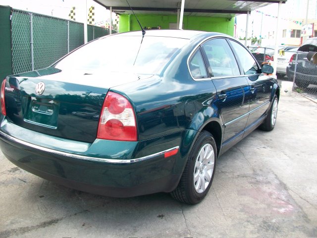 2002 Volkswagen Passat FWD 4dr Sport