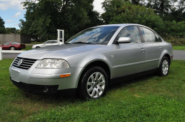2002 Volkswagen Passat FWD 4dr Sport