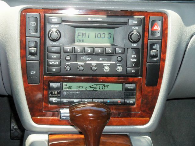 2002 Volkswagen Passat LS W/leather Seats