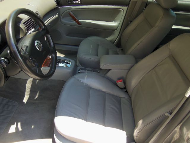 2002 Volkswagen Passat LS W/leather Seats