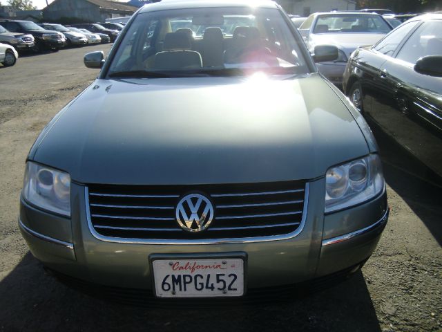 2002 Volkswagen Passat FWD 4dr Sport