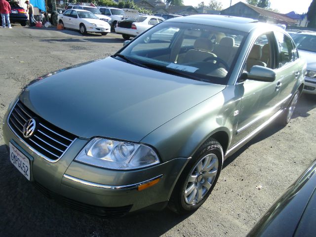 2002 Volkswagen Passat FWD 4dr Sport