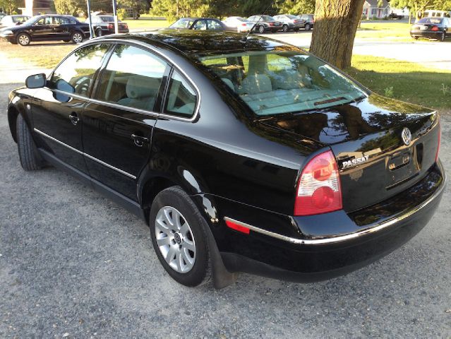 2002 Volkswagen Passat FWD 4dr Sport
