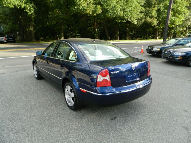 2002 Volkswagen Passat FWD 4dr Sport