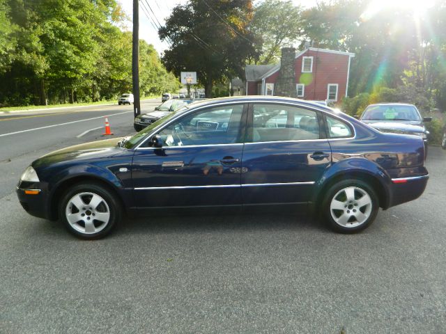 2002 Volkswagen Passat FWD 4dr Sport