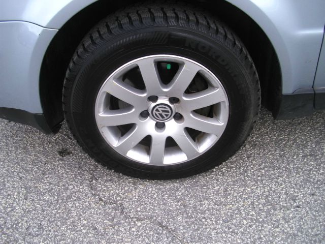 2002 Volkswagen Passat FWD 4dr Sport