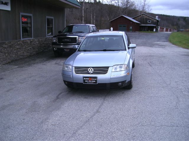 2002 Volkswagen Passat FWD 4dr Sport