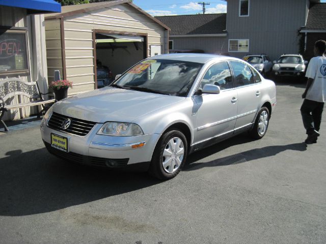 2002 Volkswagen Passat FWD 4dr Sport