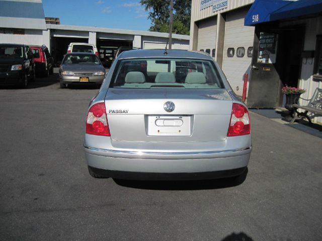 2002 Volkswagen Passat FWD 4dr Sport