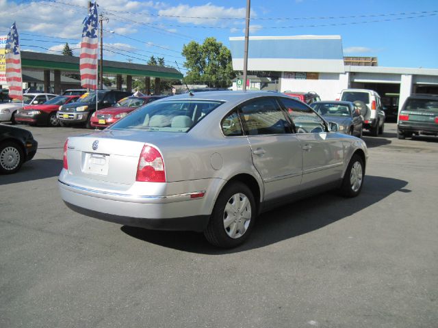 2002 Volkswagen Passat FWD 4dr Sport
