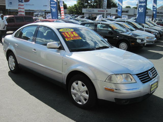 2002 Volkswagen Passat FWD 4dr Sport