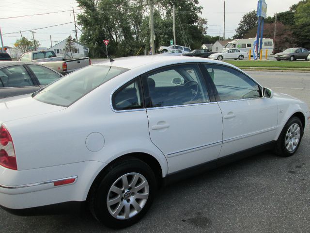 2002 Volkswagen Passat FWD 4dr Sport