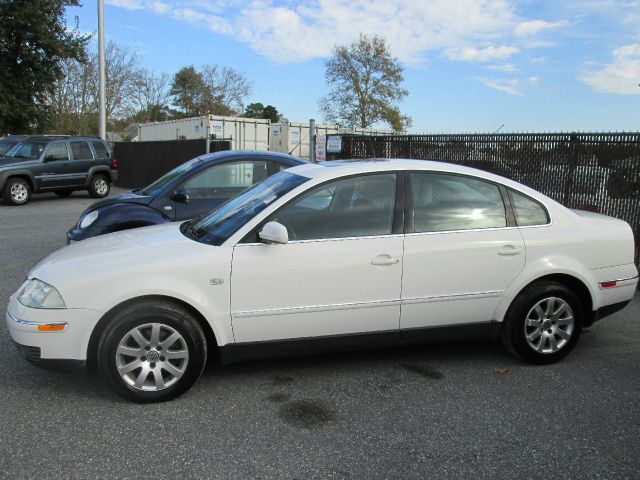 2002 Volkswagen Passat FWD 4dr Sport