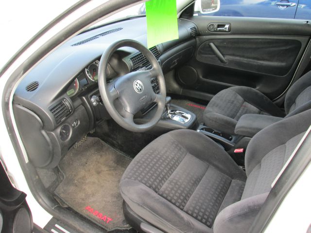 2002 Volkswagen Passat FWD 4dr Sport