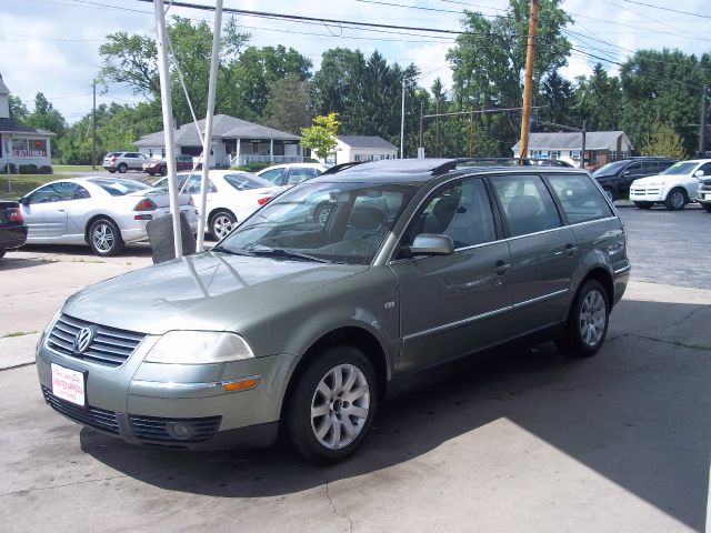 2002 Volkswagen Passat FWD 4dr Sport