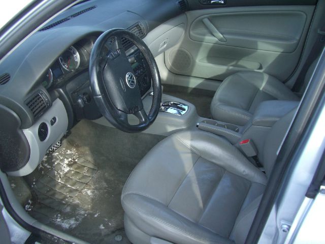 2002 Volkswagen Passat FWD 4dr Sport