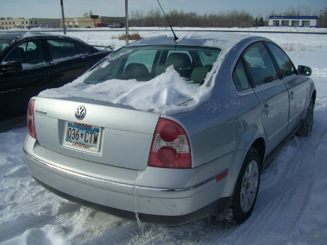 2002 Volkswagen Passat FWD 4dr Sport