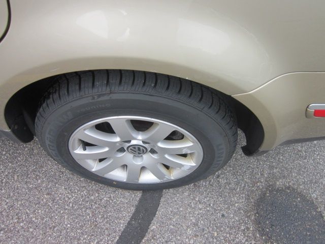 2003 Volkswagen Passat FWD 4dr Sport