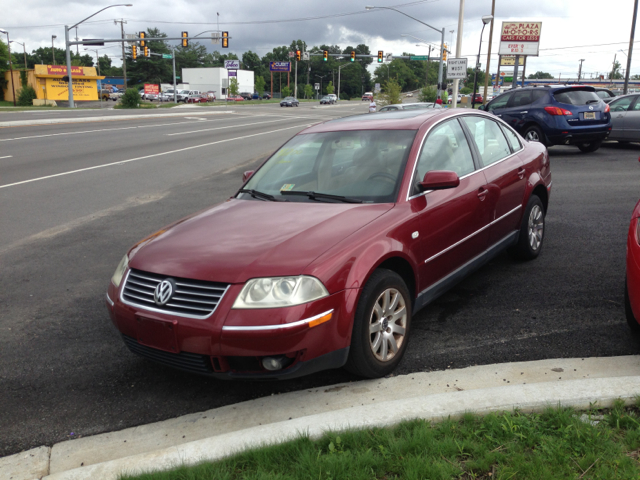 2003 Volkswagen Passat FWD 4dr Sport
