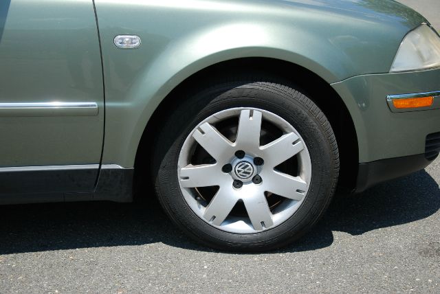 2003 Volkswagen Passat SE Crew Cab 4WD FFV