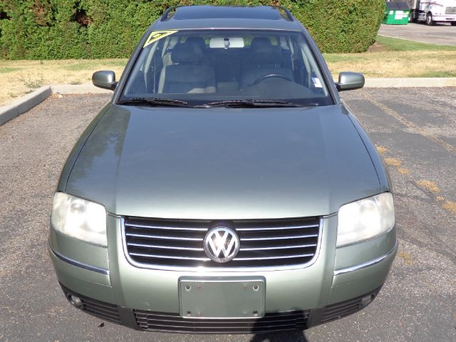 2003 Volkswagen Passat FWD 4dr Sport