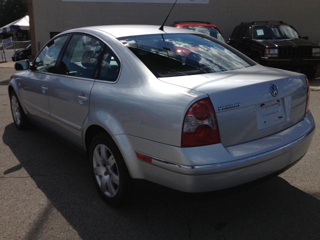 2003 Volkswagen Passat SE Crew Cab 4WD FFV