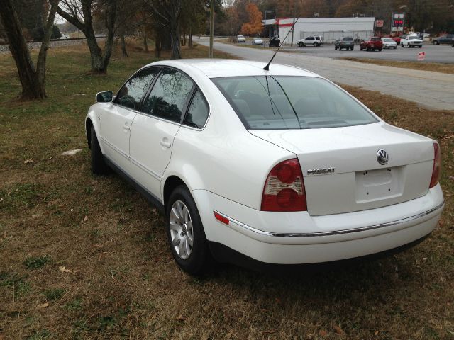 2003 Volkswagen Passat FWD 4dr Sport