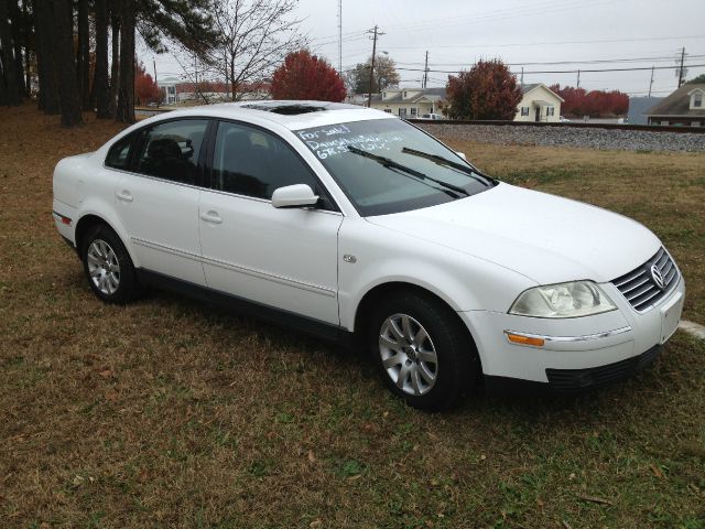 2003 Volkswagen Passat FWD 4dr Sport