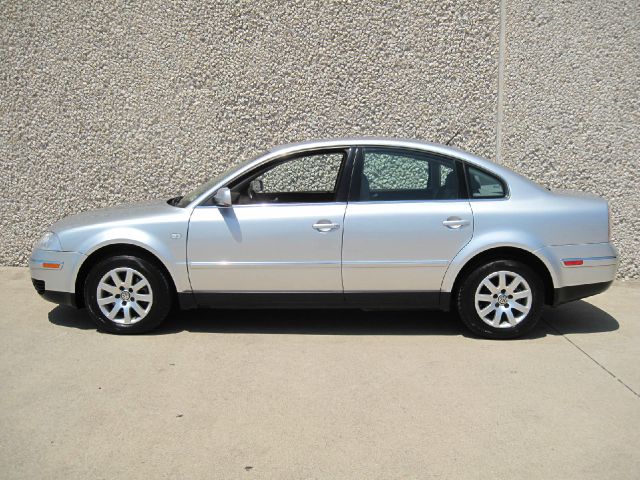 2003 Volkswagen Passat FWD 4dr Sport