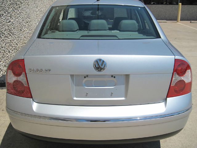 2003 Volkswagen Passat FWD 4dr Sport