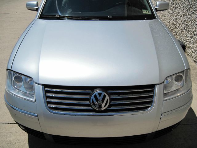 2003 Volkswagen Passat FWD 4dr Sport