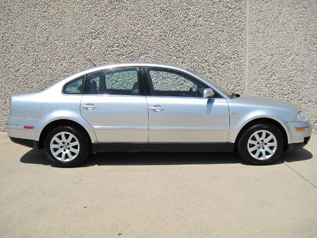 2003 Volkswagen Passat FWD 4dr Sport