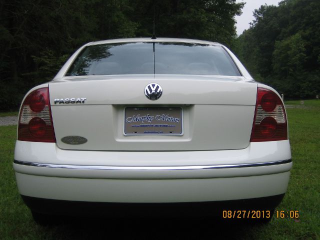 2003 Volkswagen Passat FWD 4dr Sport