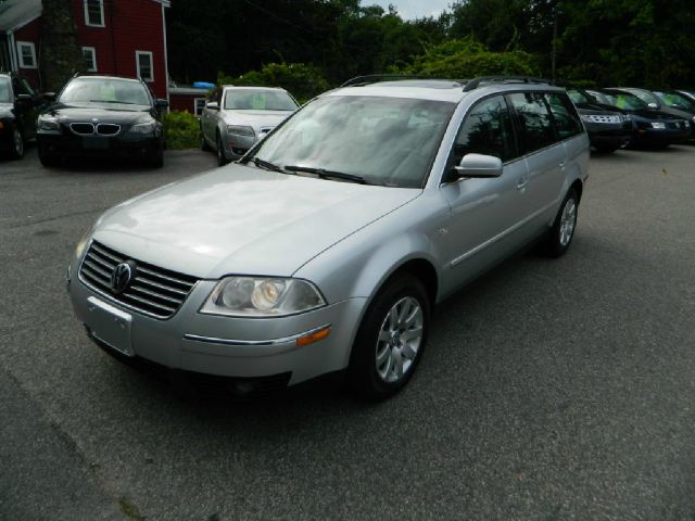 2003 Volkswagen Passat FWD 4dr Sport