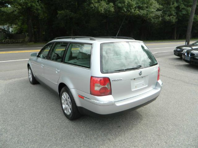 2003 Volkswagen Passat FWD 4dr Sport