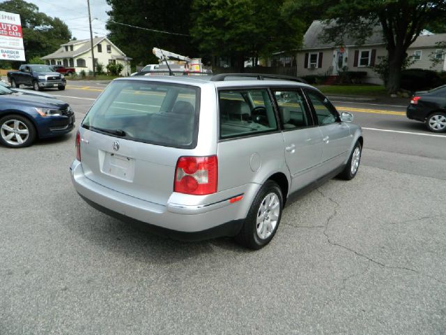 2003 Volkswagen Passat FWD 4dr Sport