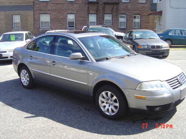 2003 Volkswagen Passat FWD 4dr Sport