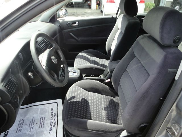 2003 Volkswagen Passat FWD 4dr Sport