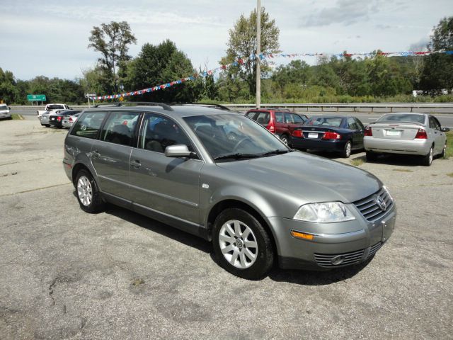 2003 Volkswagen Passat FWD 4dr Sport