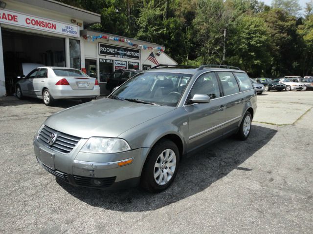 2003 Volkswagen Passat FWD 4dr Sport