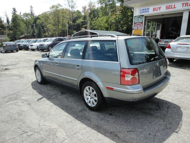 2003 Volkswagen Passat FWD 4dr Sport