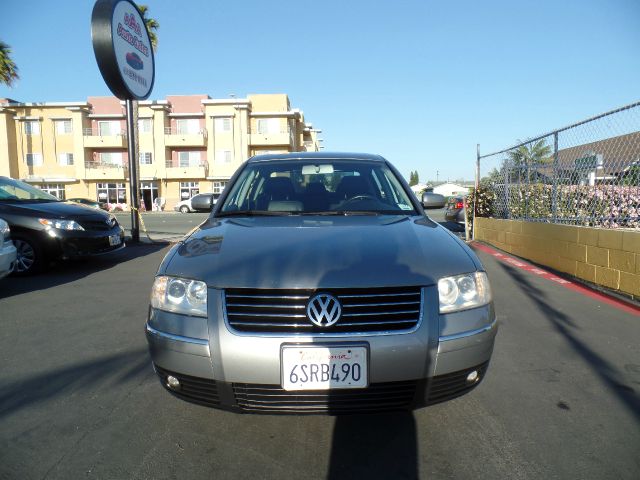 2003 Volkswagen Passat FWD 4dr Sport