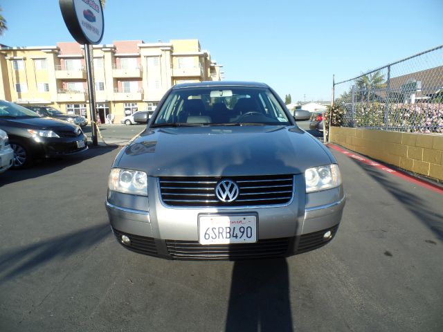 2003 Volkswagen Passat FWD 4dr Sport