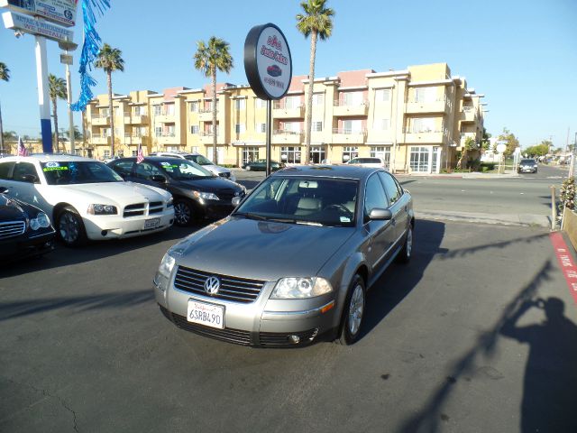 2003 Volkswagen Passat FWD 4dr Sport