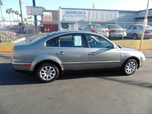 2003 Volkswagen Passat FWD 4dr Sport