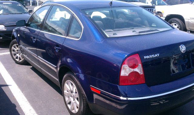 2003 Volkswagen Passat FWD 4dr Sport